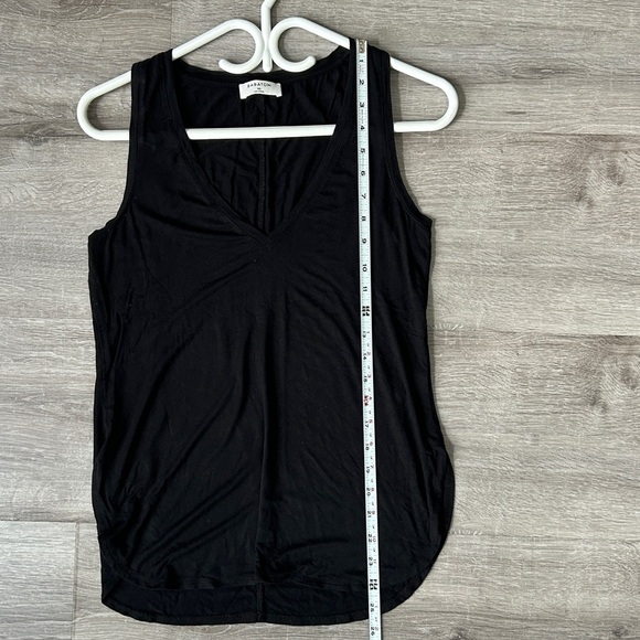 Women’s Black Aritzia Babaton Sleeveless V-Neck tank Top size xs - Picture 4 of 4